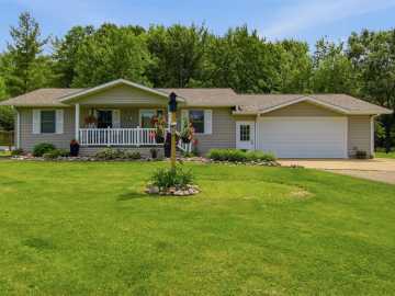 Fall Creek, WI: E10725 US Hwy 12 