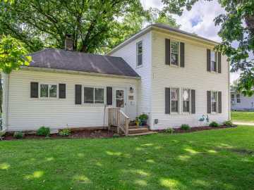 Mondovi, WI: 347 S Washington Street