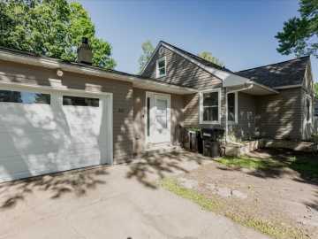 Menomonie, WI: 861 Hopwood NE Avenue