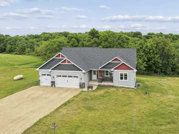 Glenwood City, WI: 140 Hillcrest Court