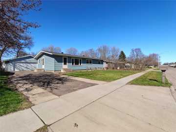 Altoona, WI: 2212 Bartlett Avenue
