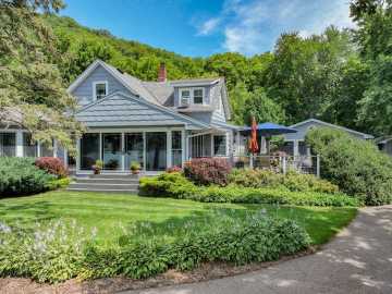 Stockholm, WI: N2082 Walnut Street