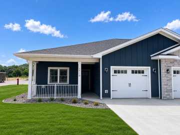 Altoona, WI: 1716 Whitetail Way