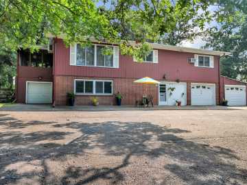 Durand, WI: 405 Oakwood Drive