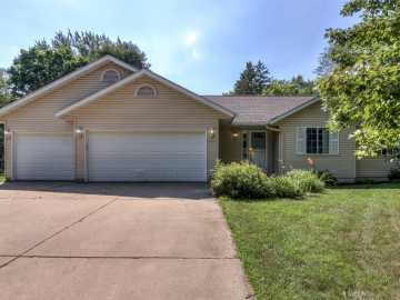 Eau Claire, WI: 2728 Pineview Road
