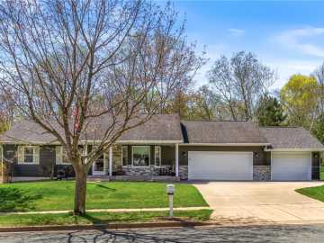 Eau Claire, WI: 323 Hewitt Street
