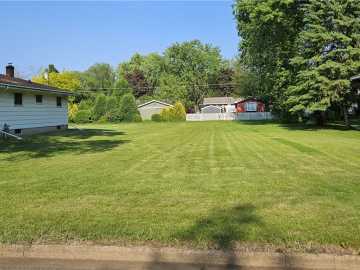 Menomonie, WI: 1116 Douglas NE Street