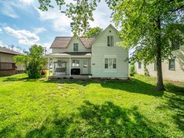 Elmwood, WI: 315 S Woodworth Street