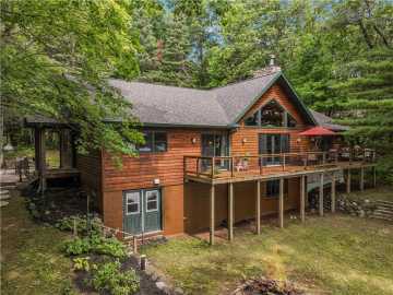 Stone Lake, WI: 6184 N Morningside Lane