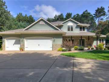 Eleva, WI: 4400 E Pinewood Circle