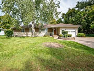 Ellsworth, WI: 610 W Crest Lane