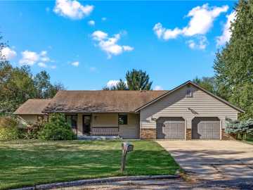 Cadott, WI: 543 S Crestwood Court