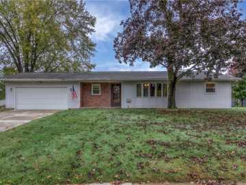 Altoona, WI: 2319 Bradwood Avenue
