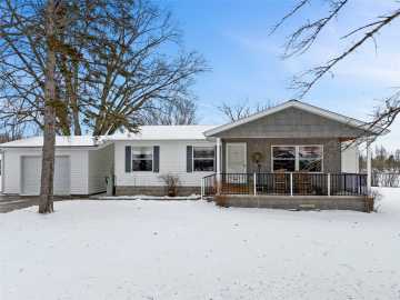 Stanley, WI: 124 W 8th Avenue