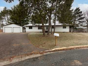 Menomonie, WI: 2615 Schabacker Court