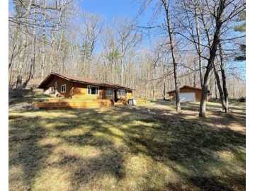 Cable, WI: 10590 Ole Lake Road