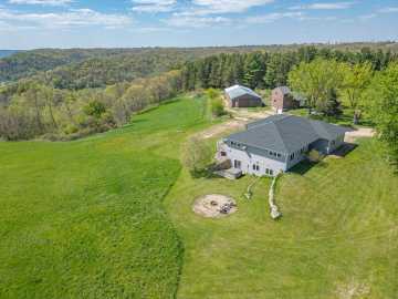 Fountain City, WI: S3565 Rooster Ridge Lane