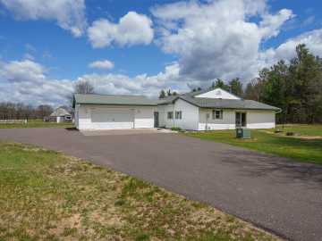 Augusta, WI: 19530 E County Road Gg 