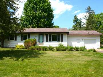 Ladysmith, WI: 611 Riverside Circle