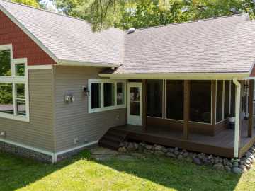Cumberland, WI: 1325 Island Avenue
