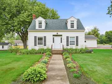 Dresser, WI: 103 W 1st Street 
