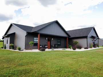 Mondovi, WI: 390 Badger Avenue