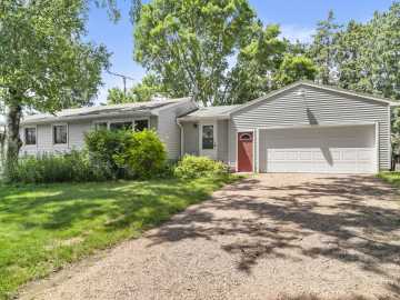 Cumberland, WI: 1842 11 1/2 Street