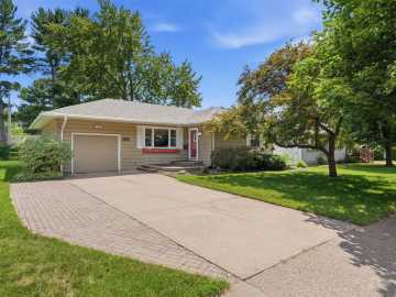 Eau Claire, WI: 2129 E Lexington Boulevard