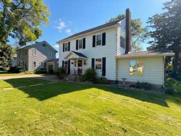 Barron, WI: 136 S 1st Street