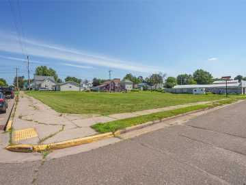 Stanley, WI: 205 E 1st Avenue