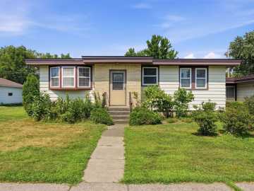 Augusta, WI: 407 Buckman Street