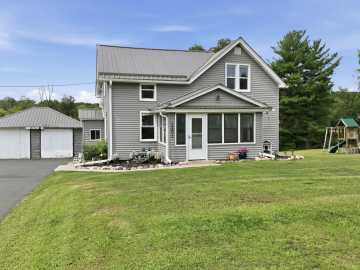 Durand, WI: 1301 E Laneville Avenue