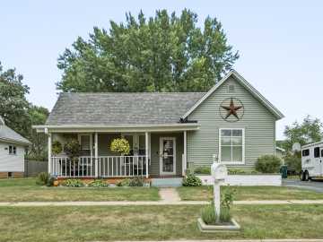 Altoona, WI: 1619 Garfield Avenue