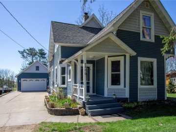Elk Mound, WI: 206 N Holly N Avenue