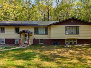 Hayward, WI: 10148 N Mc Claine Road