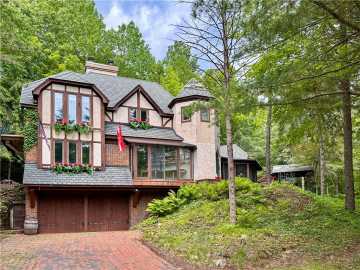Stone Lake, WI: 16680W Raining Tree Road