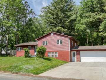 Menomonie, WI: 603 SE 15th Street