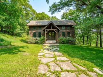 Mondovi, WI: S10775 South Hemlock Road