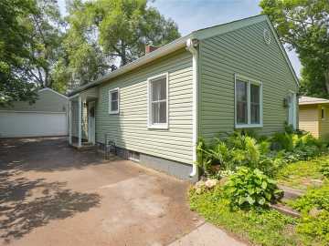 Eau Claire, WI: 933 Cedar Street