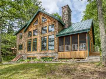 Hayward, WI: 14443W & 14447W Court Oreilles Lake Drive