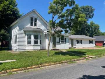 Menomonie, WI: 1321 2nd W Street