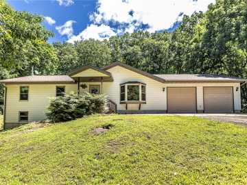 Black River Falls, WI: N2952 W Pine Hill Road