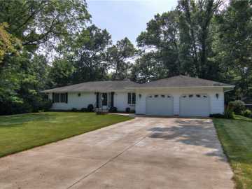 Eau Claire, WI: 2719 E Deblene Lane