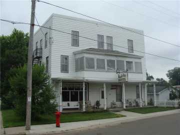 Bruce, WI: 126 W Railroad Avenue