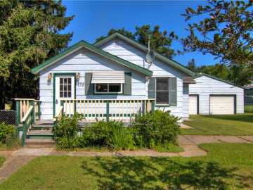 Spooner, WI: 135 S Summit Street