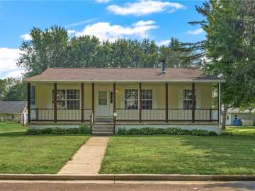 Menomonie, WI: 1308 Knapp Street