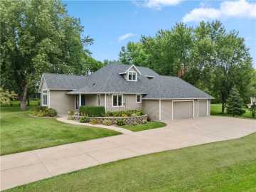 Rice Lake, WI: 521 Pine Place