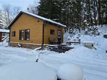 Hayward, WI: 11495 W Tiger Cat Road