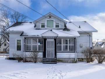 Black River Falls, WI: 813 Main Street