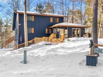 Danbury, WI: 28595 Half Moon Court